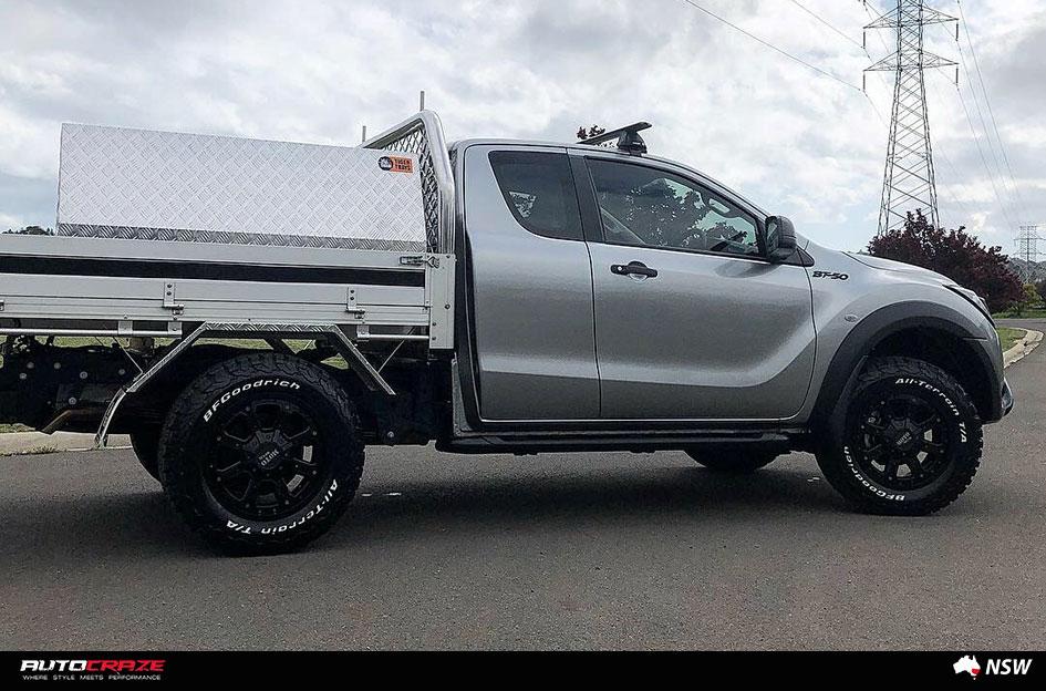 MAZDA BT 50 MO984 SHIFT MATTE BLACK WITH GLOSS BLACK INSERTS
